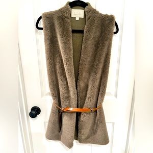 Hinge belted vest